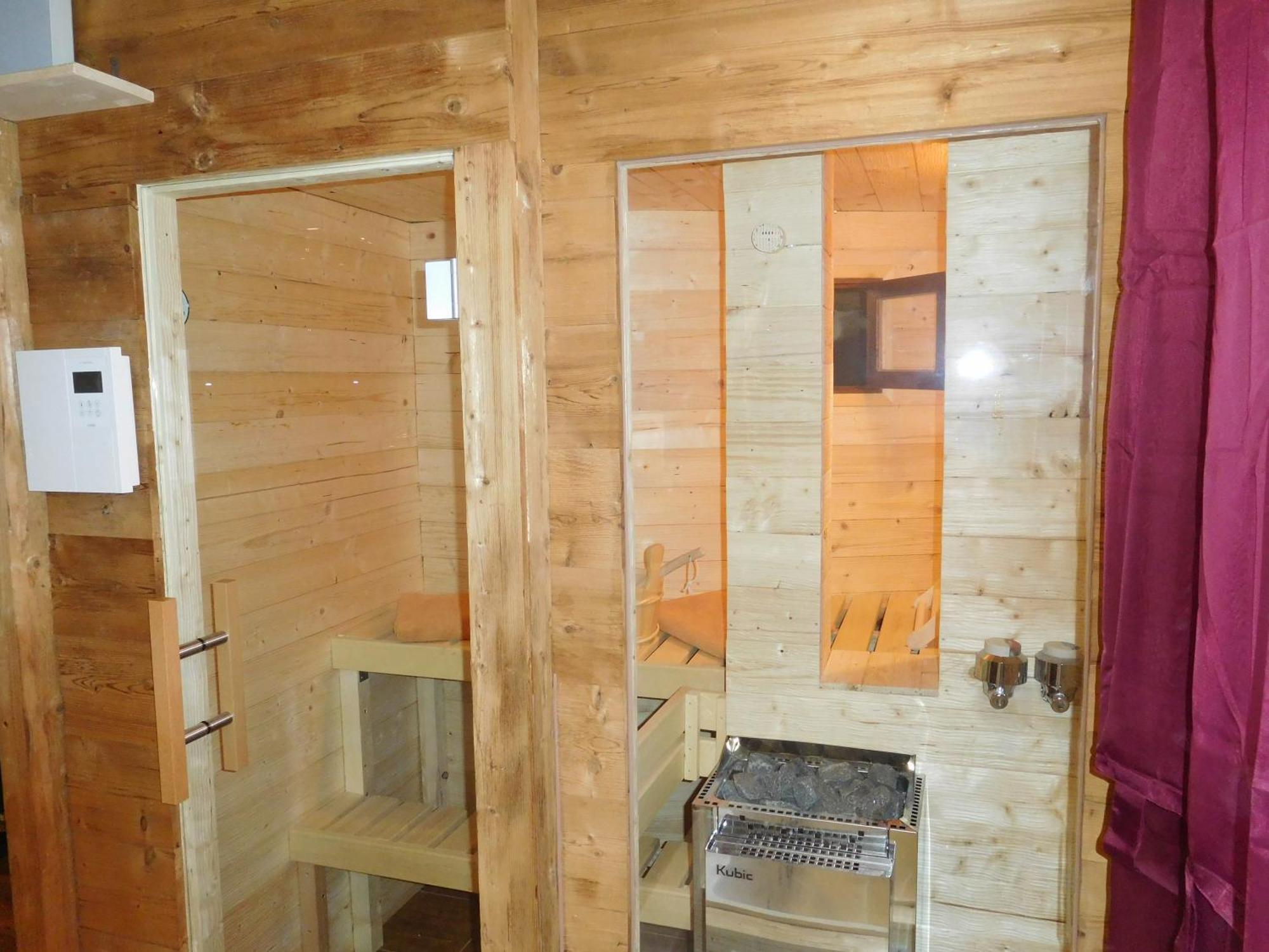 Wellnessoase Mit Sauna Und Whirlpool 因泽尔 外观 照片