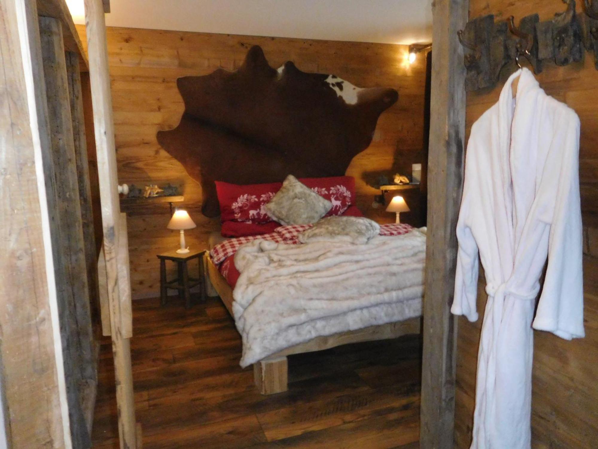 Wellnessoase Mit Sauna Und Whirlpool 因泽尔 外观 照片