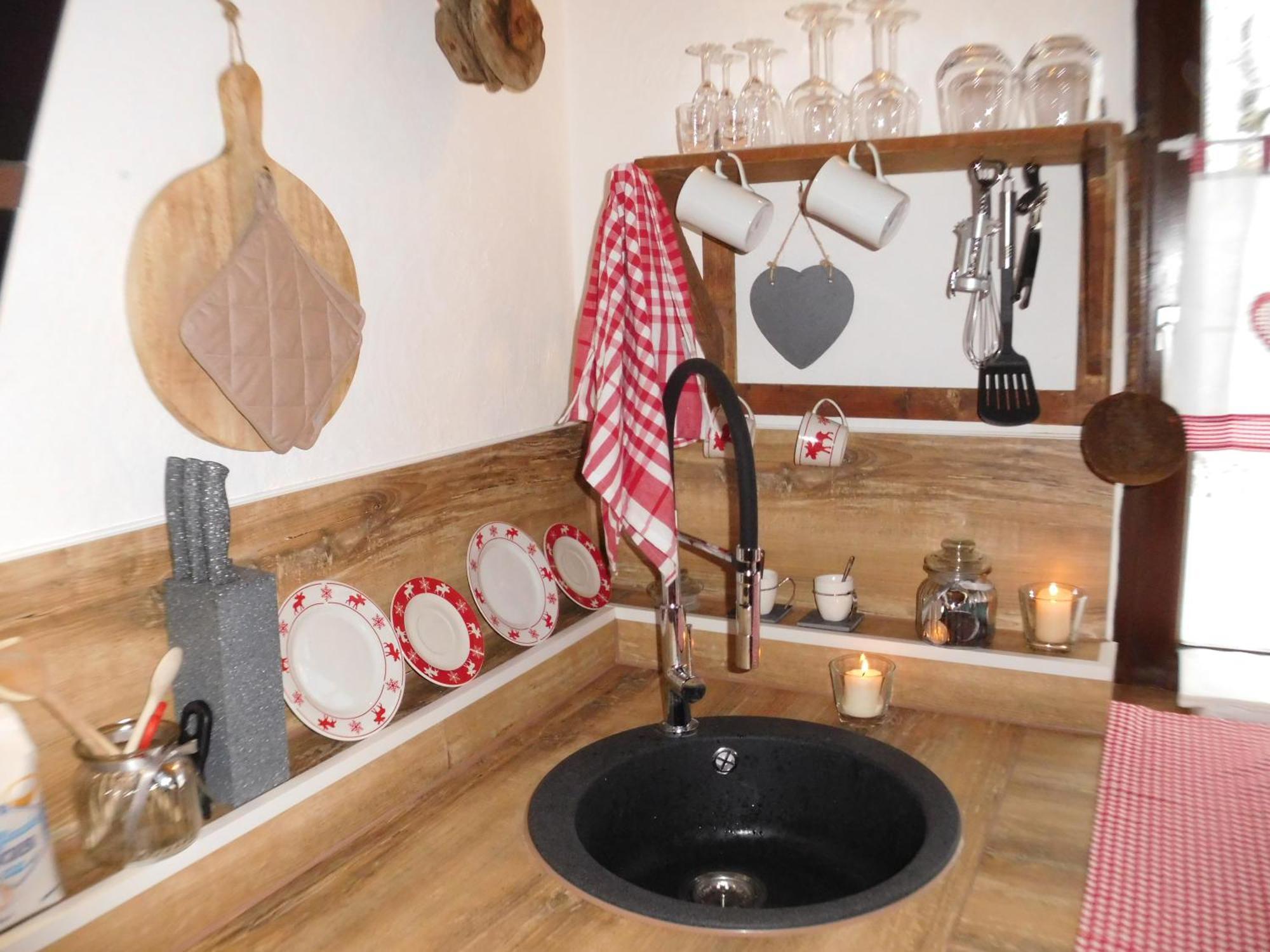 Wellnessoase Mit Sauna Und Whirlpool 因泽尔 外观 照片