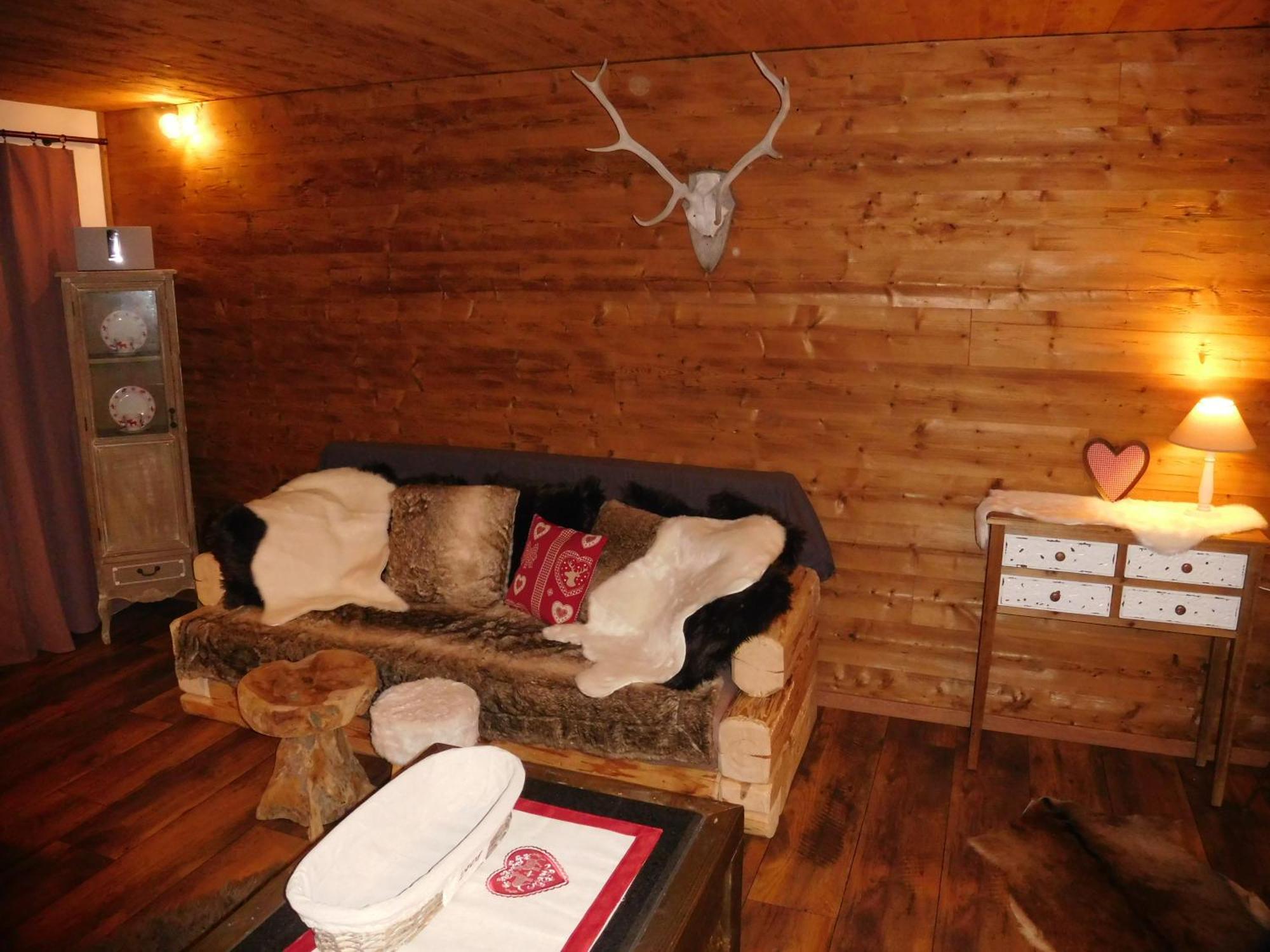Wellnessoase Mit Sauna Und Whirlpool 因泽尔 外观 照片